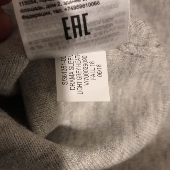 NWT Banana Republic Drama Sleeve Sweater Size L - Picture 4 of 4